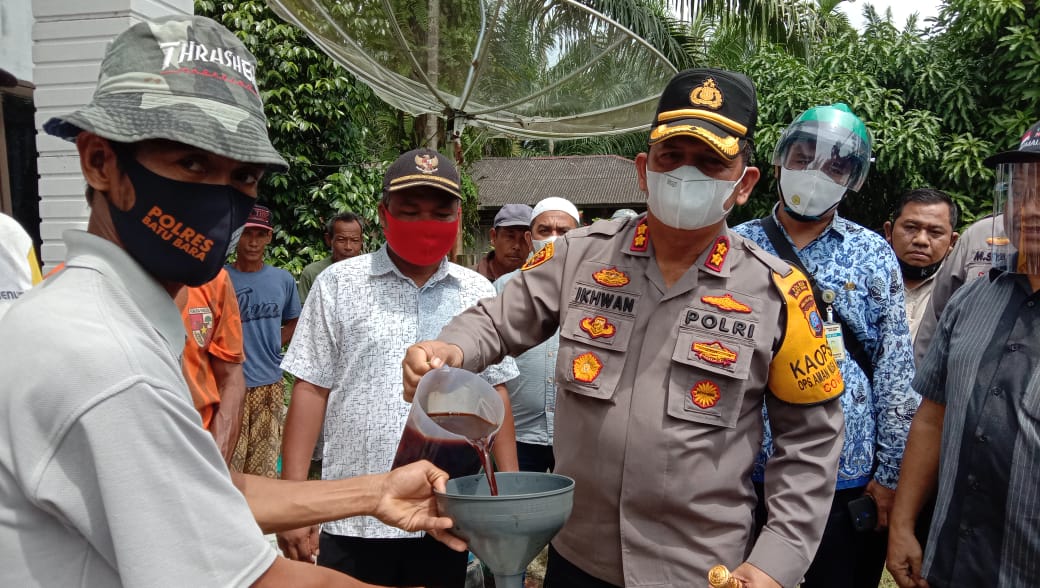 Ditengah Pandemi Covid-19 Polres Batubara Salurkan Bantuan Pupuk