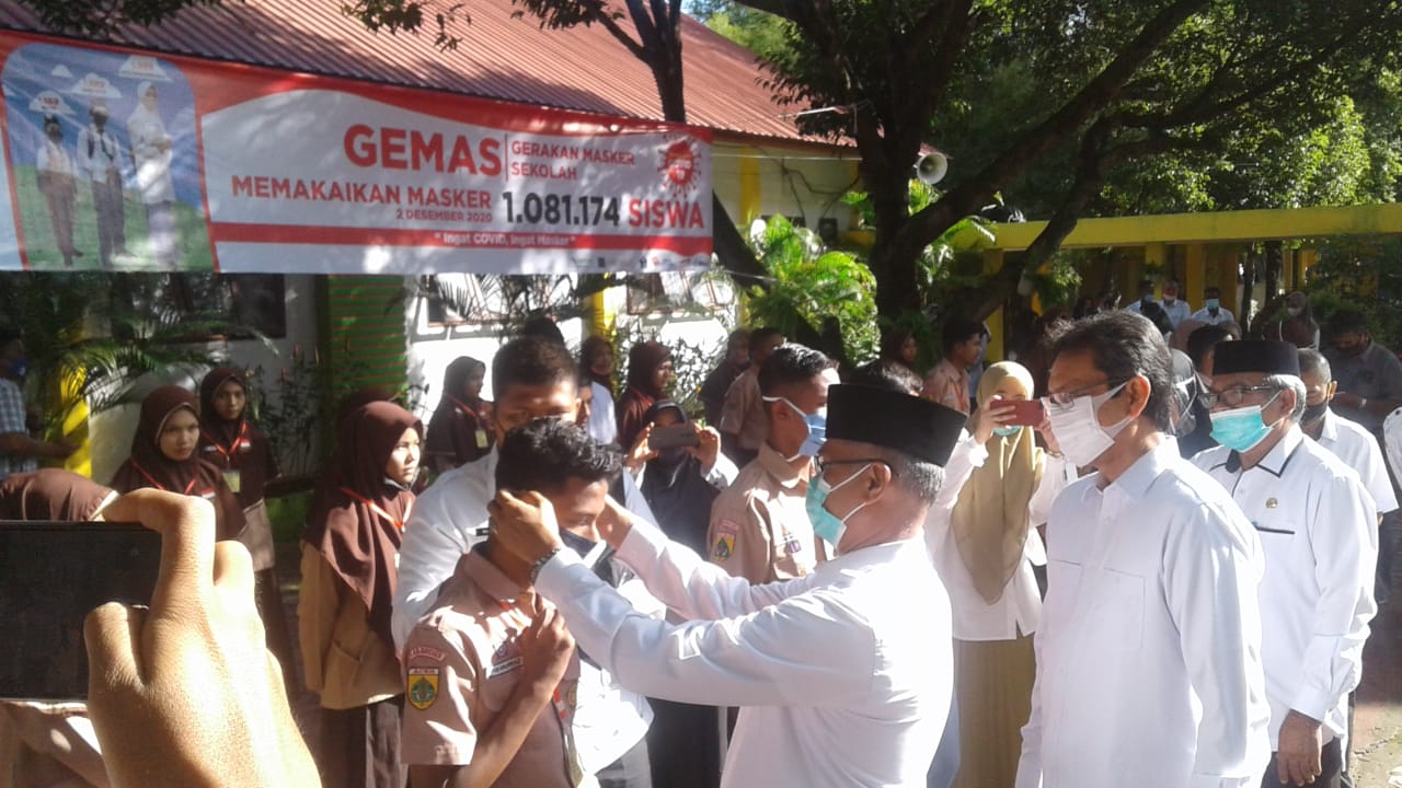 Bupati Bireuen Pantau Gerakan Masker Sekolah