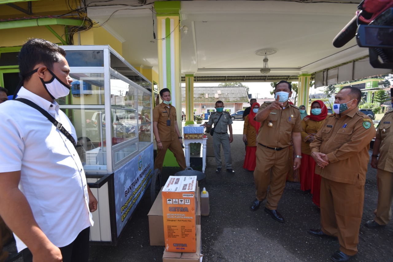 Pedagang Padangsidimpuan Terima Bantuan Penunjang Usaha