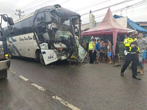 Laka Lantas Jalan Medan-Tebing Tinggi Bus Penumpang Ringsek