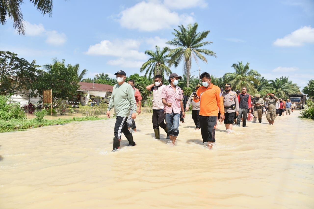 Tanggul Bahapal Jebol Tiga Kecamatan di Batu Bara Terendam Banjir