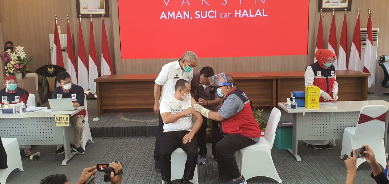 Bupati Batu Bara Jadi yang Pertama Divaksin
