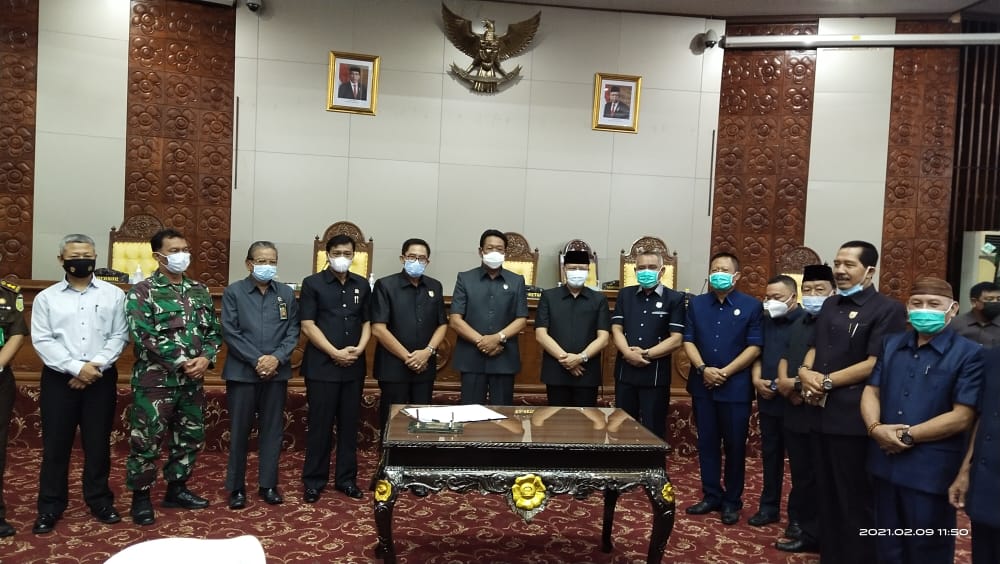 Gelar Rapat Paripurna DPRD Umumkan Berakhirnya Masa Jabatan Gubernur dan Wagub 