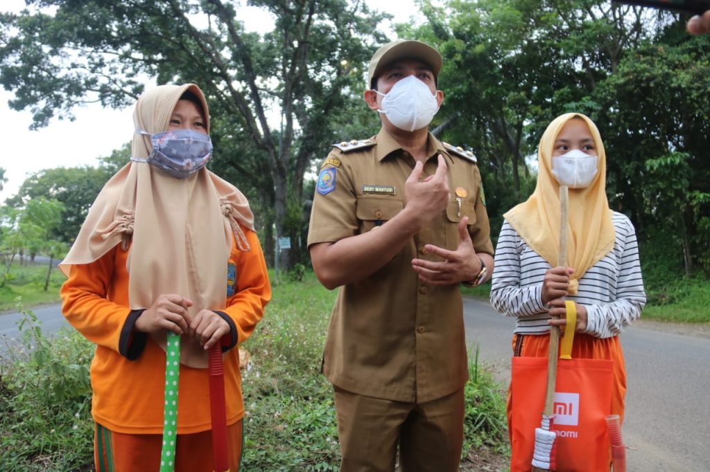 Rutin Bantu Ibu Jalankan Tugas Kebersihan Sania Dapat Kejutan dari Walikota dan Wawali