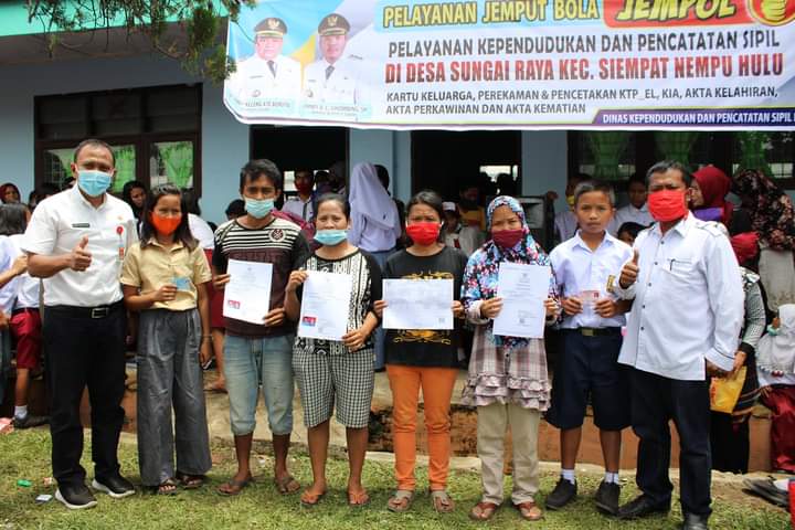 Desa Sungai Raya Sambut Dengan Gembira Program Jempol Dukcapil Dairi