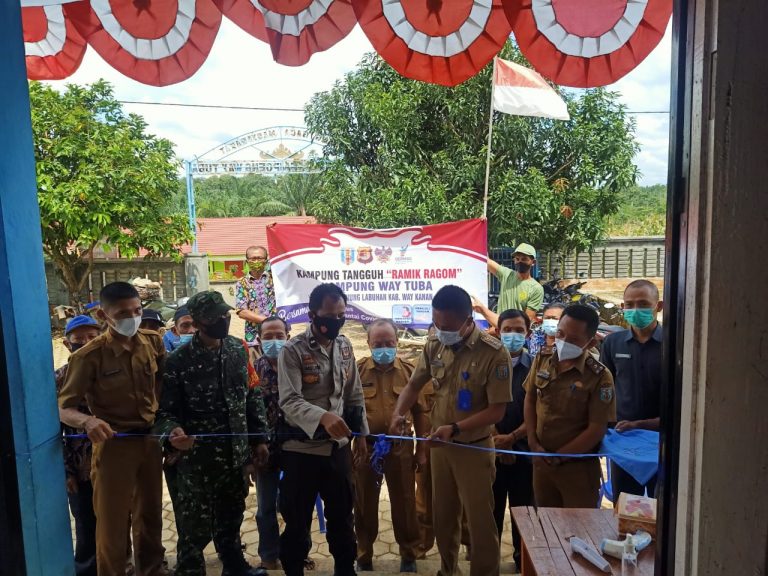 Kanit Binmas Polsek Gunung Labuhan Resmikan Kampung Tangguh Way Tuba