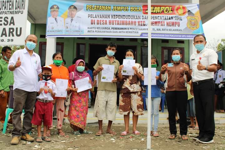 Dukcapil Dairi Sukses Laksanakan Pelayanan Jempol Adminduk di Desa Huta Imbaru