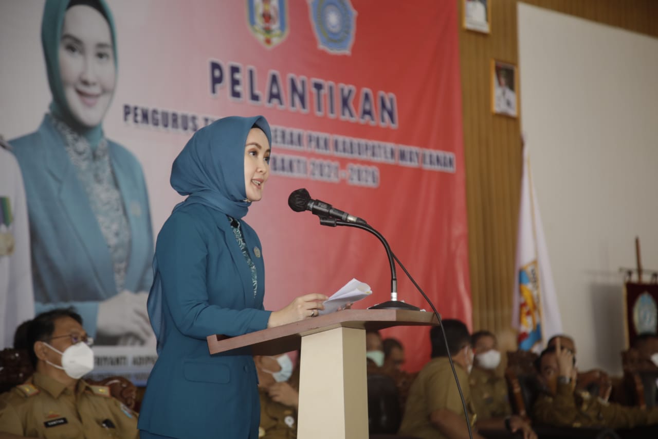 Ketua TP PKK Way Kanan Lantik Pengurus Masa Bakti 2021-2026