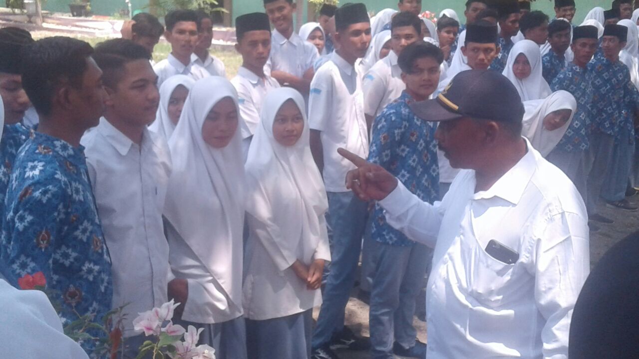 Beri Bimbingan Kepsek MAN 1 Samalangga Tekankan Pentingnya Disiplin 