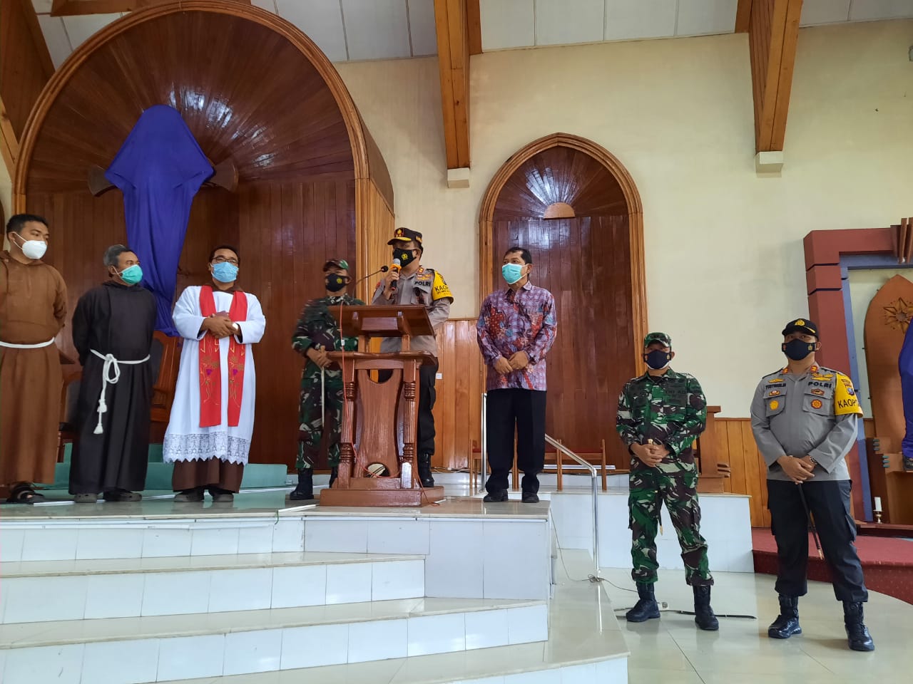 Kapoldasu Bersama Pangdam I/BB Tinjau Gereja Katholik St Fransiskus Assisi Berastagi 
