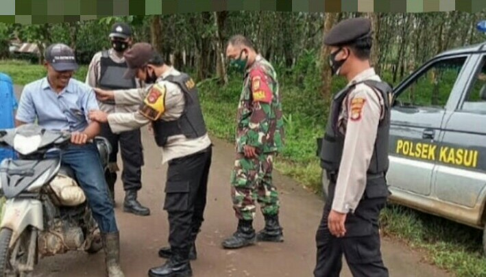 Cegah Penyebaran Covid-19 Polsek Kasui dan TNI Gelar Operasi Yustisi