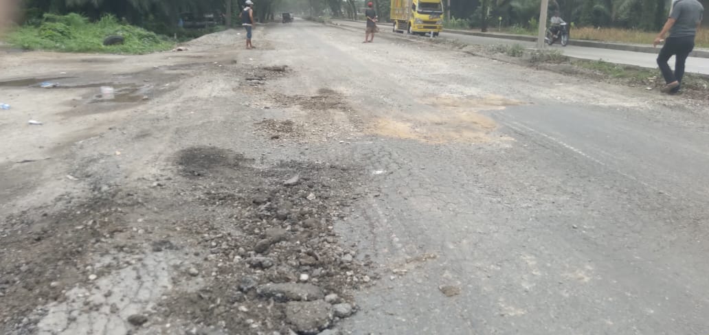 Kualitas Pengerjaan Jalinsum di Labuhanbatu Jadi Sorotan Dapat Perawatan Namun Rusak Lagi