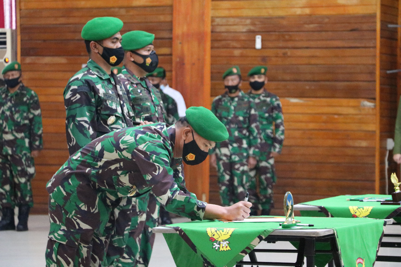 Korem 041/Gamas Gelar Upacara Tradisi Penerimaan Warga Baru