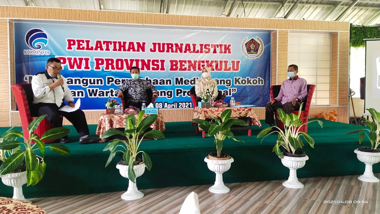 Pelatihan Jurnalistik Ketua PWI Paparkan Korelasi Kesejahteraan Wartawan dan Profesional