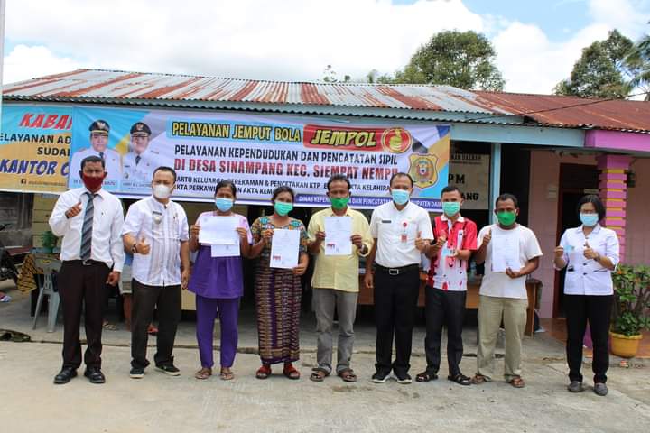 Pelayanan Jempol  Tuntaskan Kebutuhan Adminduk Warga Desa Sinampang 