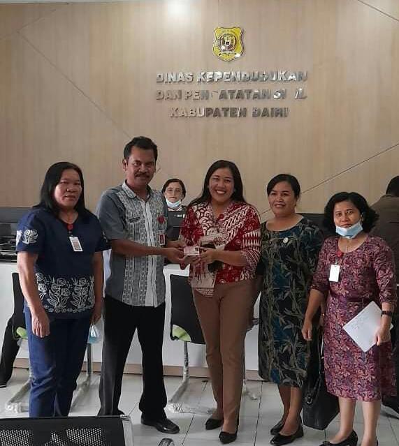 Tuntaskan Identitas Anak Dinas Dukcapil Dairi Kembali Serahkan KIA