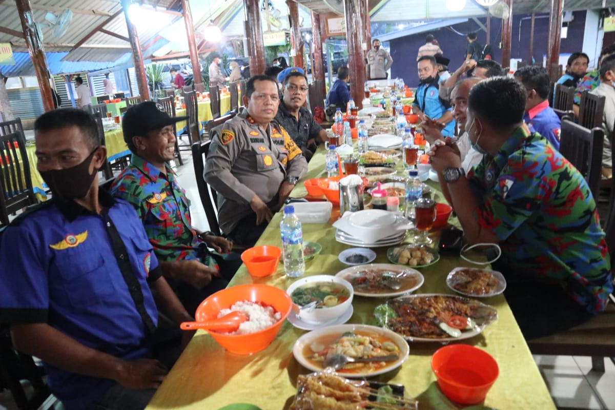 Berbuka Bersama Kapolres Batu Bara dan Serikat Buruh Jalin Silaturahmi