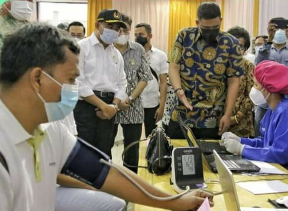 Peringatan May Day Pemkot Medan Gelar Vaksinasi Untuk Buruh