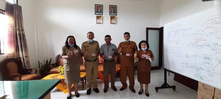 Kepala Sekolah SD Negeri Batangari Terima KIA 80 Keping