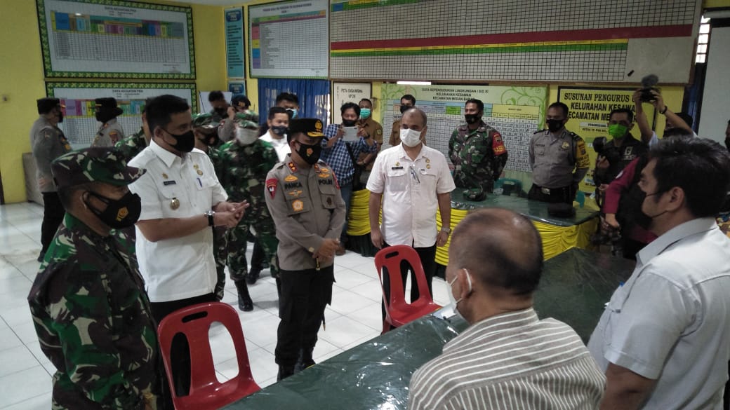 Tinjau Posko PPKM Mikro Kel Kesawan Kapoldasu Apresiasi Pelayanan Kepada 2 Warga Positif Covid