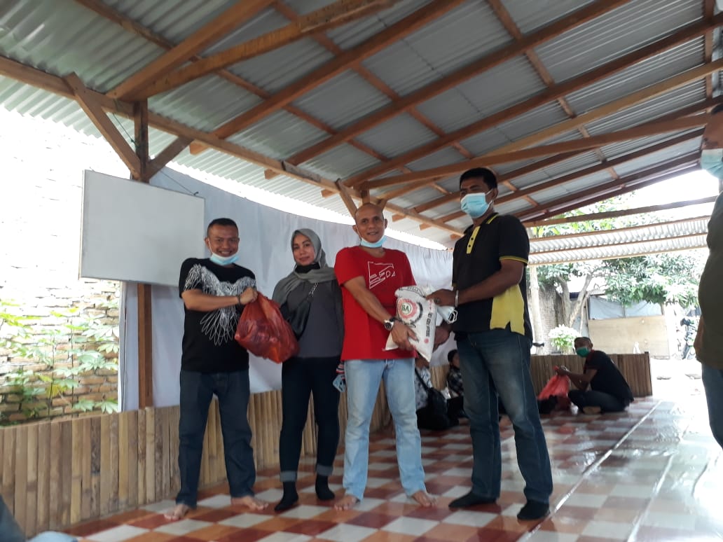 FWP Berbagi Bingkisan Lebaran Zulkifli: Semoga Semakin Kompak dan Solid