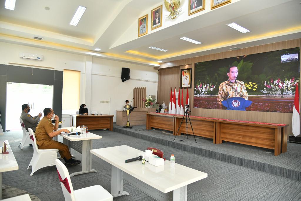 Bupati Batu Bara bersama Forkopimda Ikuti Rakor Secara Virtual 