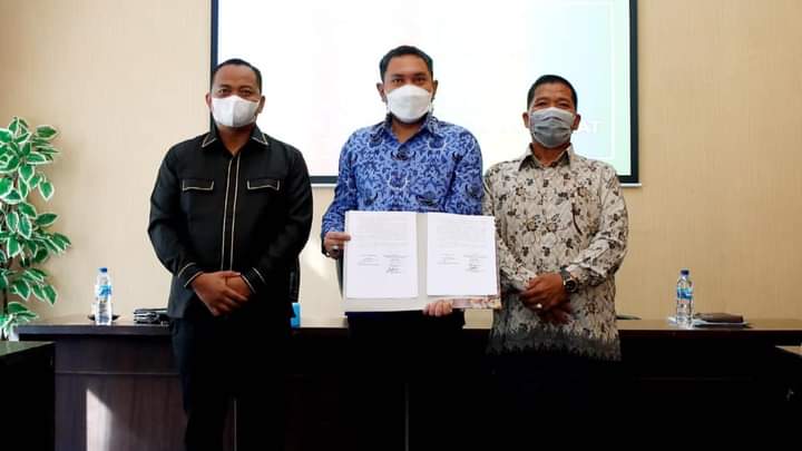 Bupati Pakpak Bharat dan DPRD Tandatangani Nota Kesepahaman Rancangan Awal RPJMD 