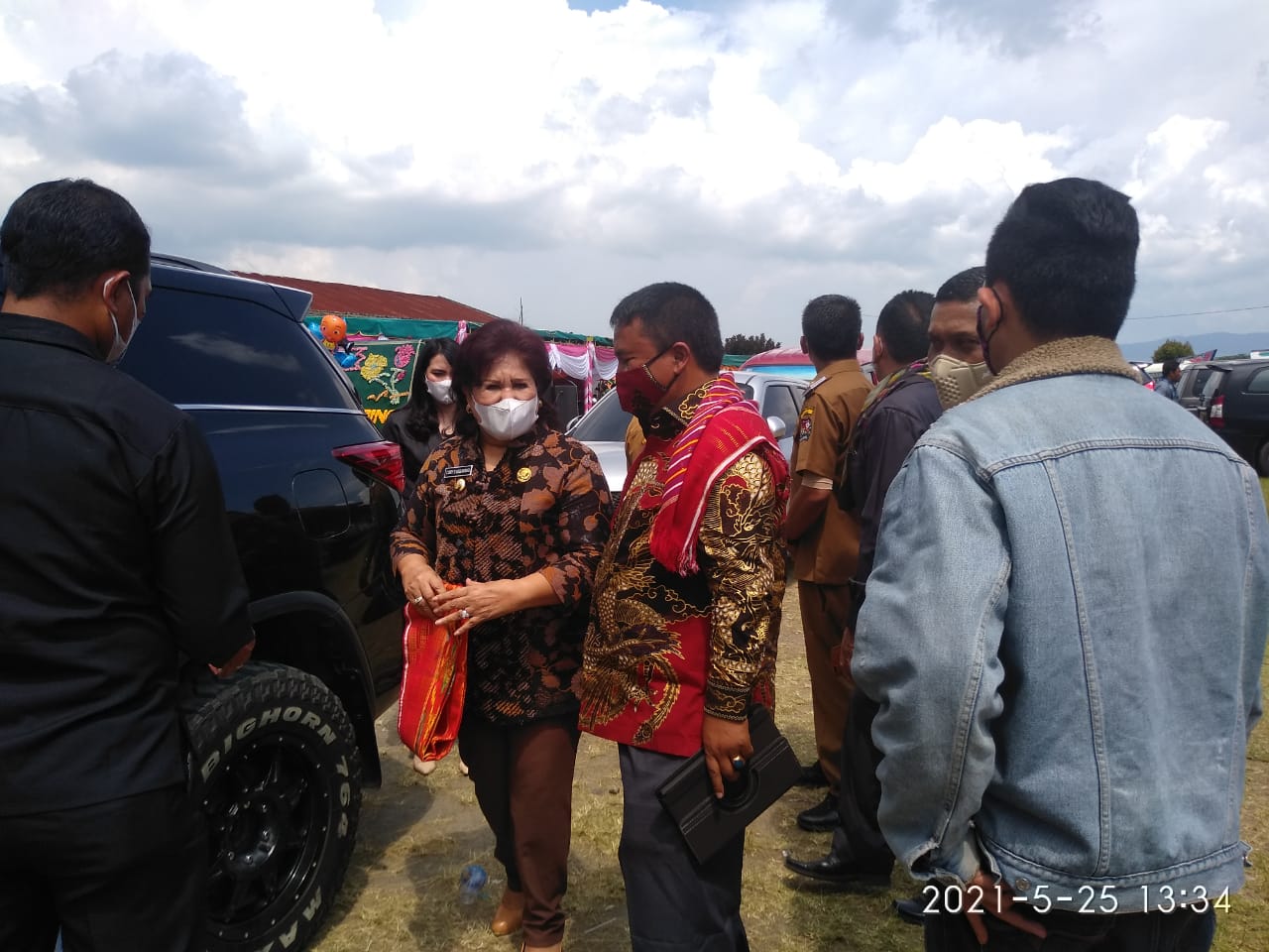 Bupati dan Wakil Bupati Karo Hadiri Resepsi Pernikahan Putri Anggota DPRD