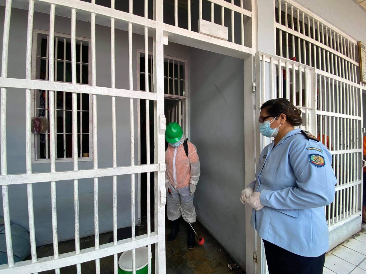 Cegah Penyebaran Covid-19 Rutan Kabanjahe Lakukan Penyemprotan Disinfektan