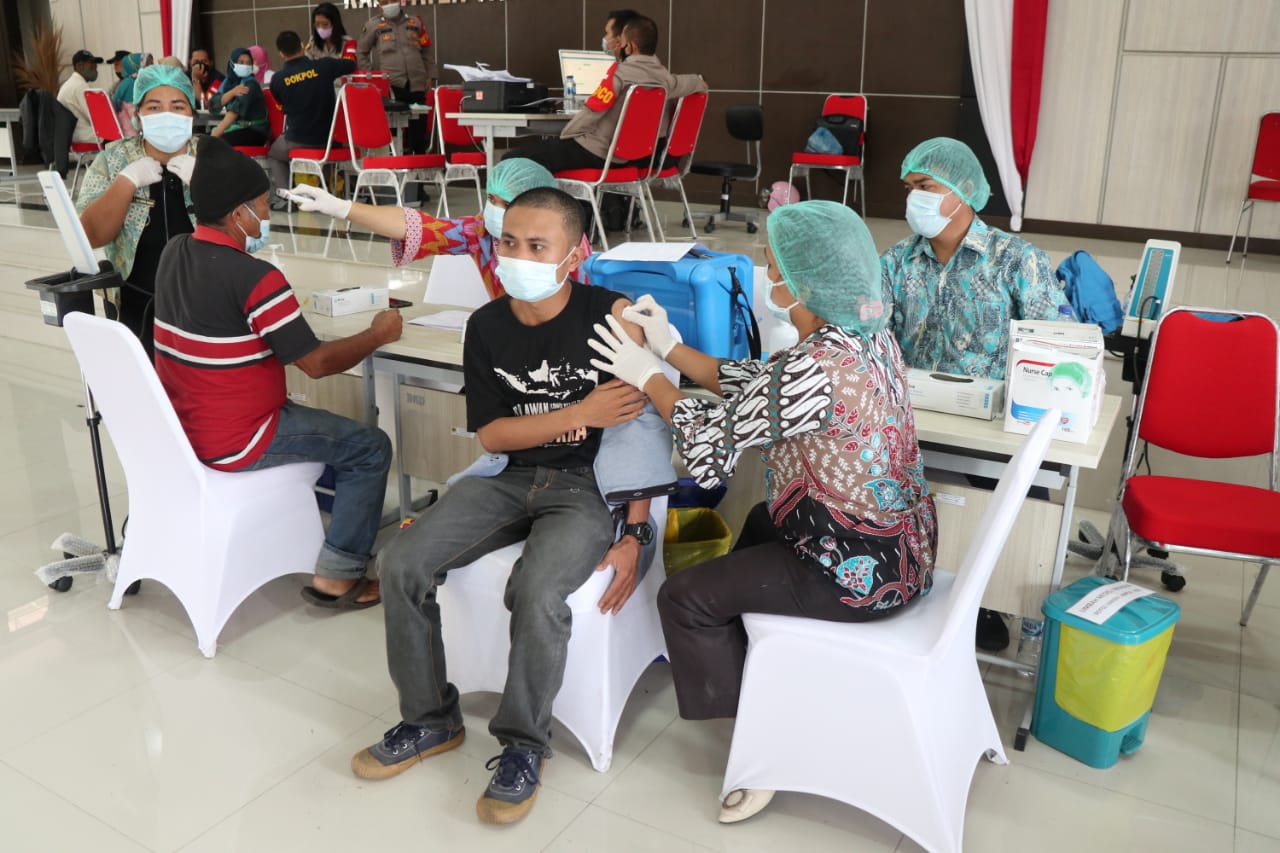 Pemkab dan Polres Pakpak Bharat Gelar Vaksinasi Massal