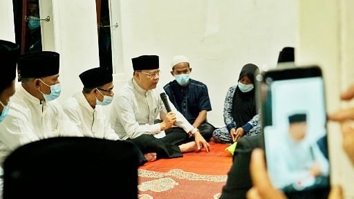 Melayat ke Desa Pematang Balam Gubernur Rohidin Sampaikan Bela Sungkawa