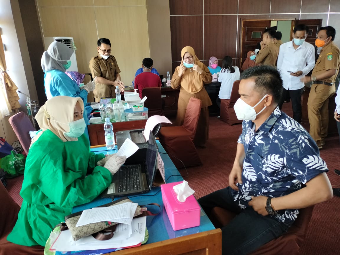 Anggota DPRD Benteng Terima Vaksin
