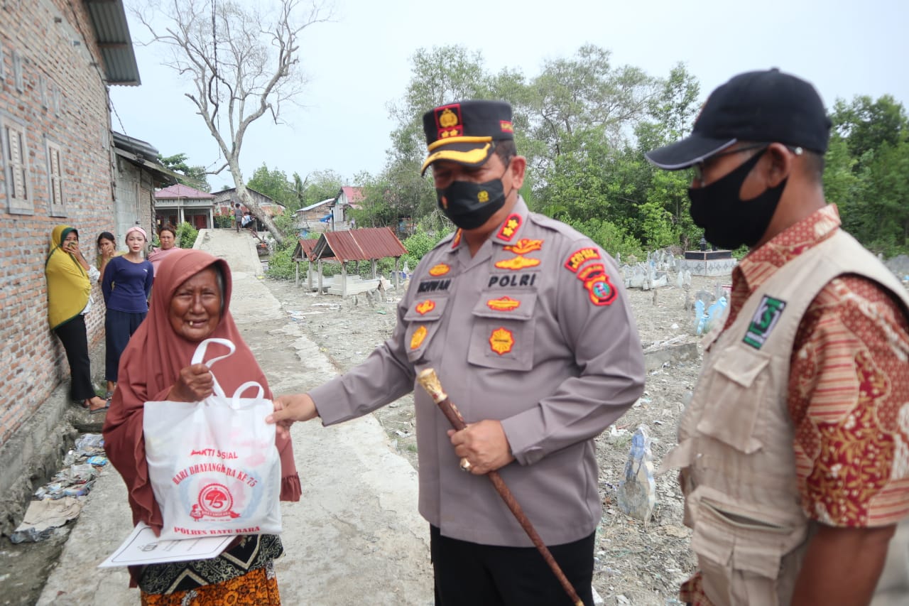 Kapolres Batu Bara Dalam Sehari Berbagi di Dua Kecamatan