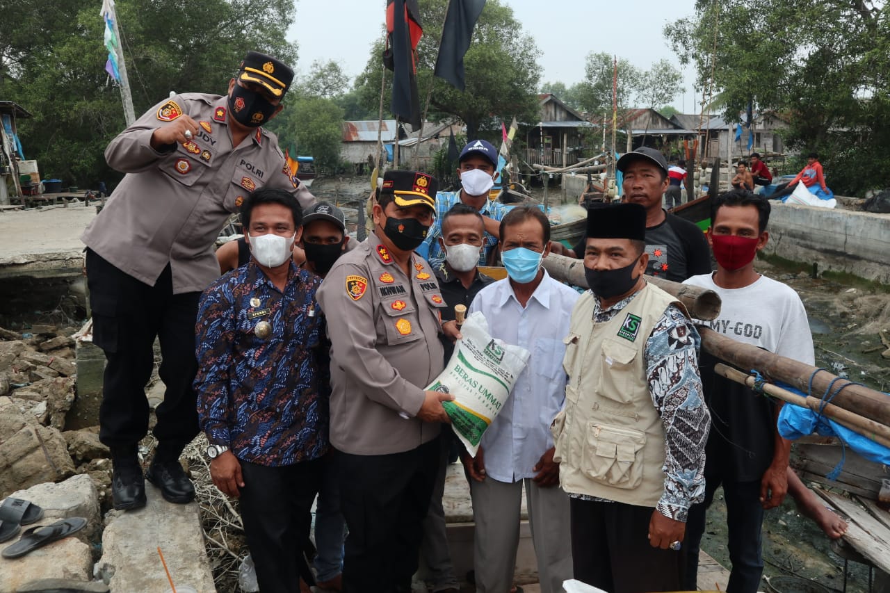 Kapolres Bersama KSJ Batu Bara Baksos di Medang Deras