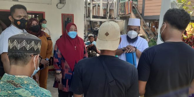 Walikota Serahkan Langsung Bantuan kepada 2 Warga Korban Kebakaran