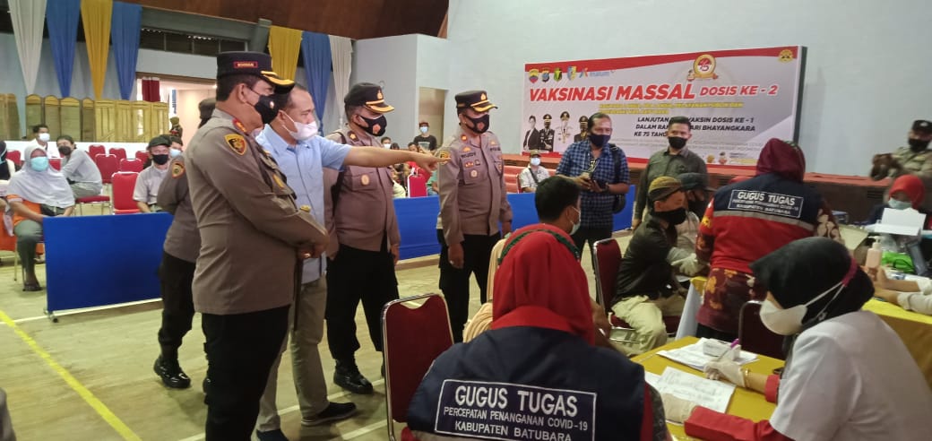 Bupati Batu Bara Bersama Kapolres Tinjau Vaksinasi Dosis Kedua