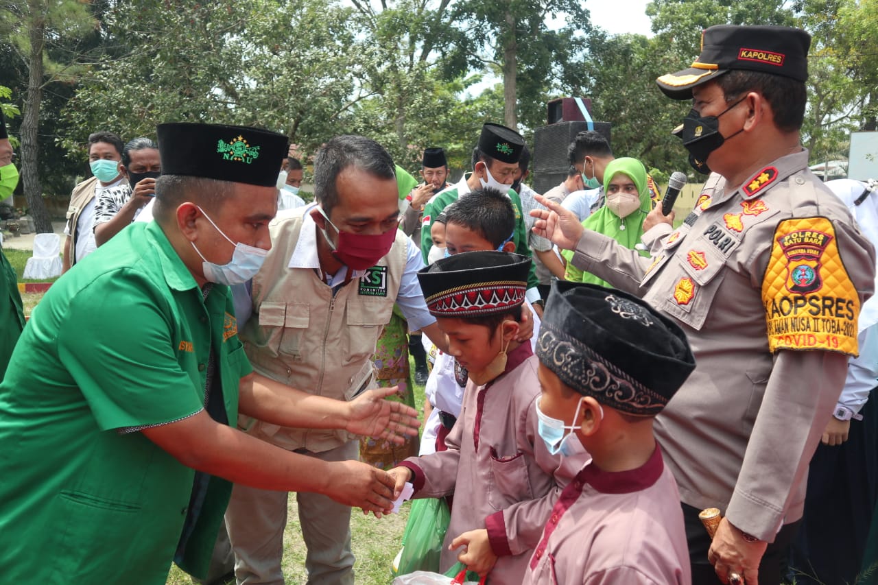 Kapolres Bersama PC NU Batu Bara Berbagi Sembako