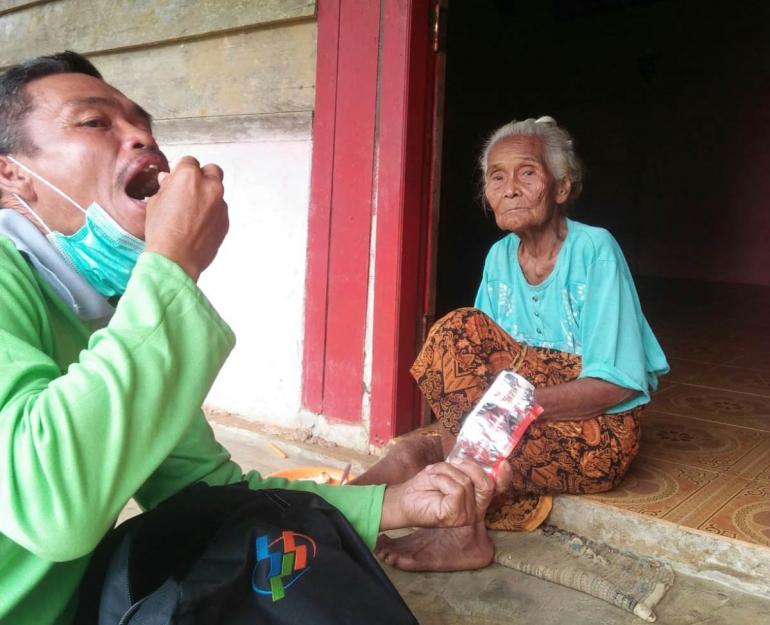 Kisah Inspiratif Purhadi Istri Wafat Karena Terpapar Covid-19 Hingga Bangkit Menjadi Relawan