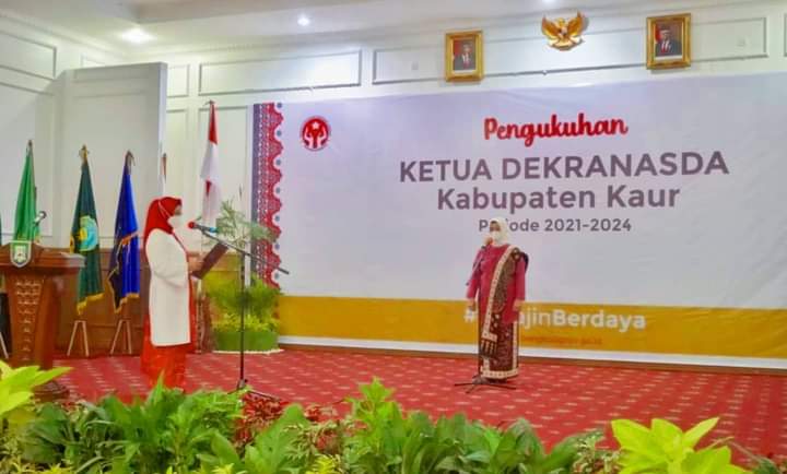 Derta Rohidin Kukuhkan Ketua Dekranasda Kaur