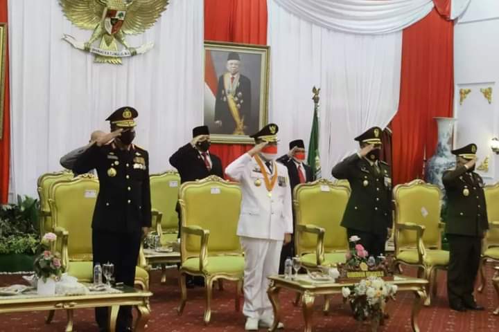 Gubernur Rohidin dan Forkopimda Ikuti Upacara Penurunan Bendera