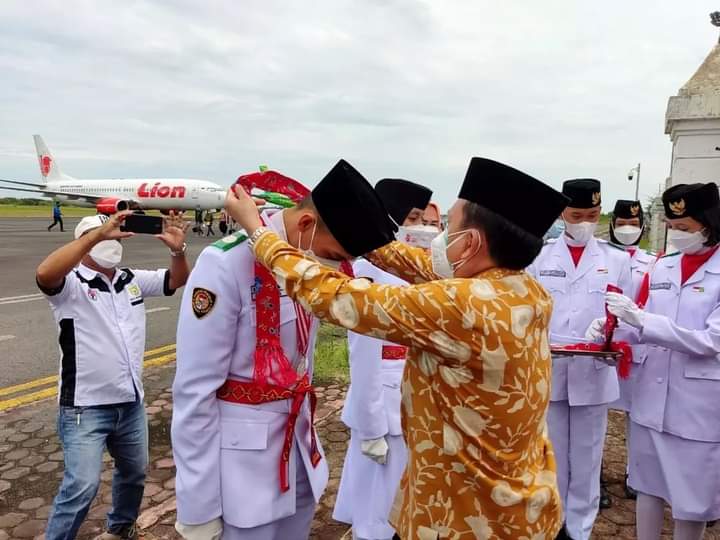 Jemput Paskibraka Nasional Perwakilan Bengkulu Sekda Berikan Uang Pembinaan Prestasi