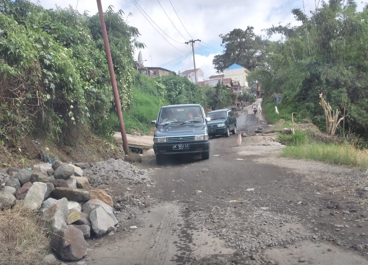 Jalan Komponis Nasional Djaga Depari Diperbaiki Warga Apresiasi Pemkab Karo