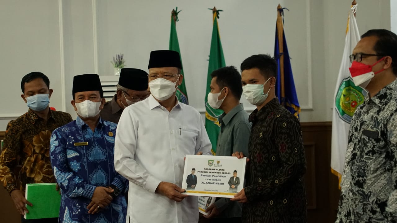 Salurkan Bantuan Baznas Gubernur Rohidin Fokuskan ke Pendidikan dan Pengobatan Hingga UMKM