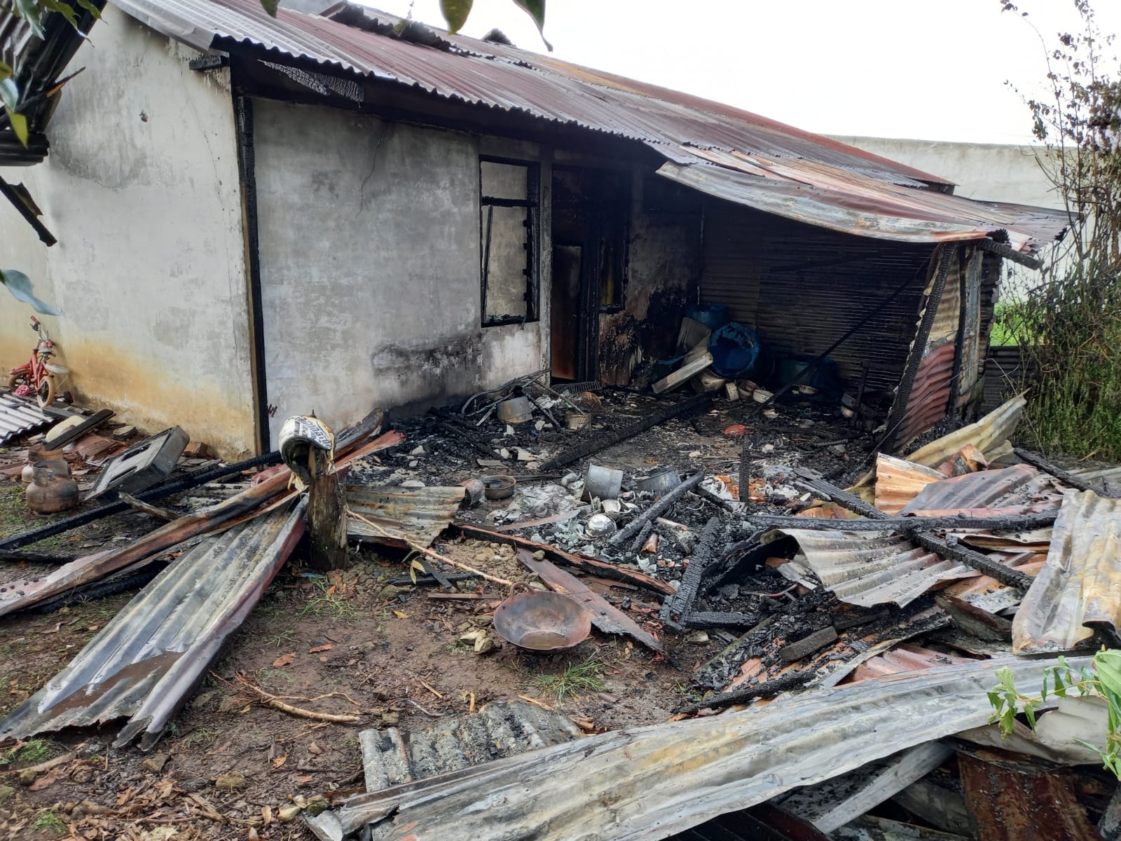 2 Unit Rumah Warga Desa Sumber Mufakat Ludes Dilalap Si Jago Merah