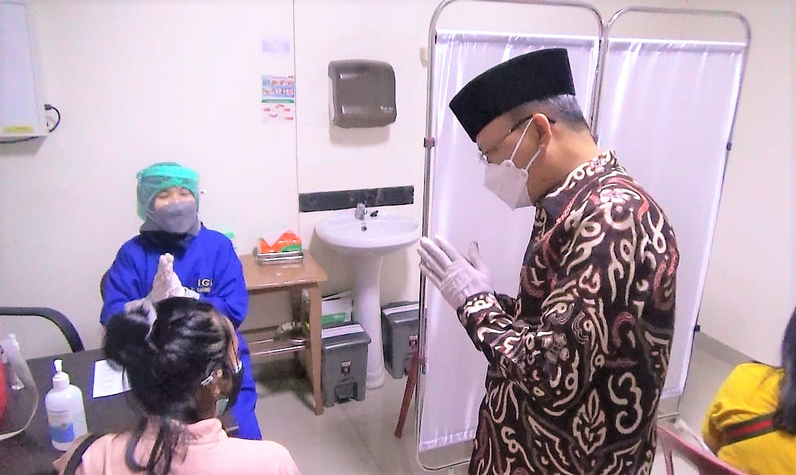 Gubernur Rohidin Tinjau Vaksinasi Ibu Hamil di RS Gading Medika