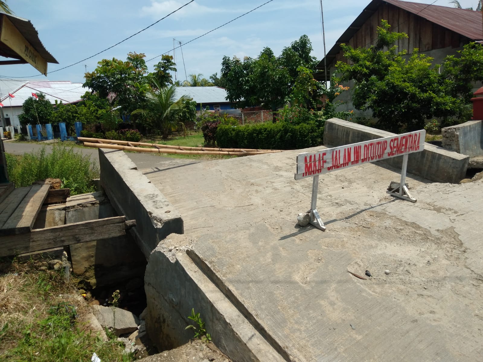 Plat Duiker Ambruk Warga Kota Bengkulu Kesulitan Akses Jangkau Masjid