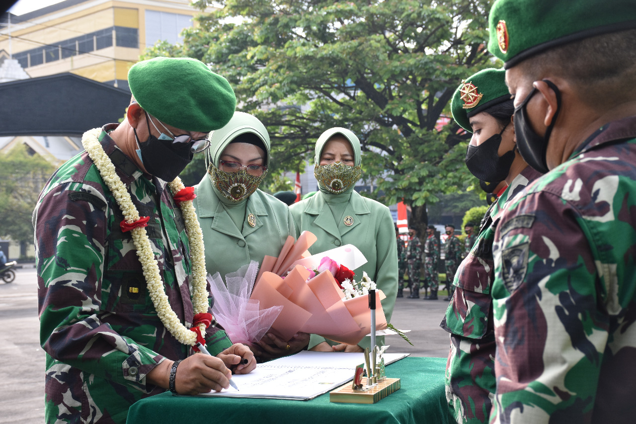 Pimpin Sertijab Kasdam Pangdam II/Swj : Landasi Tugas dan Tanggungjawab dengan Keikhlasan