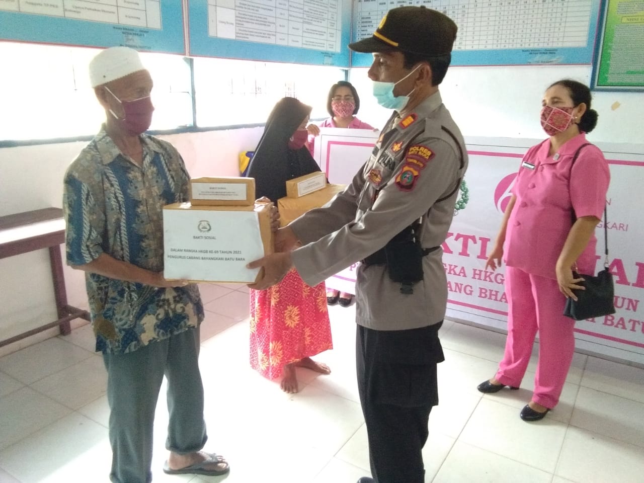 Kapolsek Bersama Bhayangkari Polsek Labuhan Ruku Gelar Baksos di Sei Balai