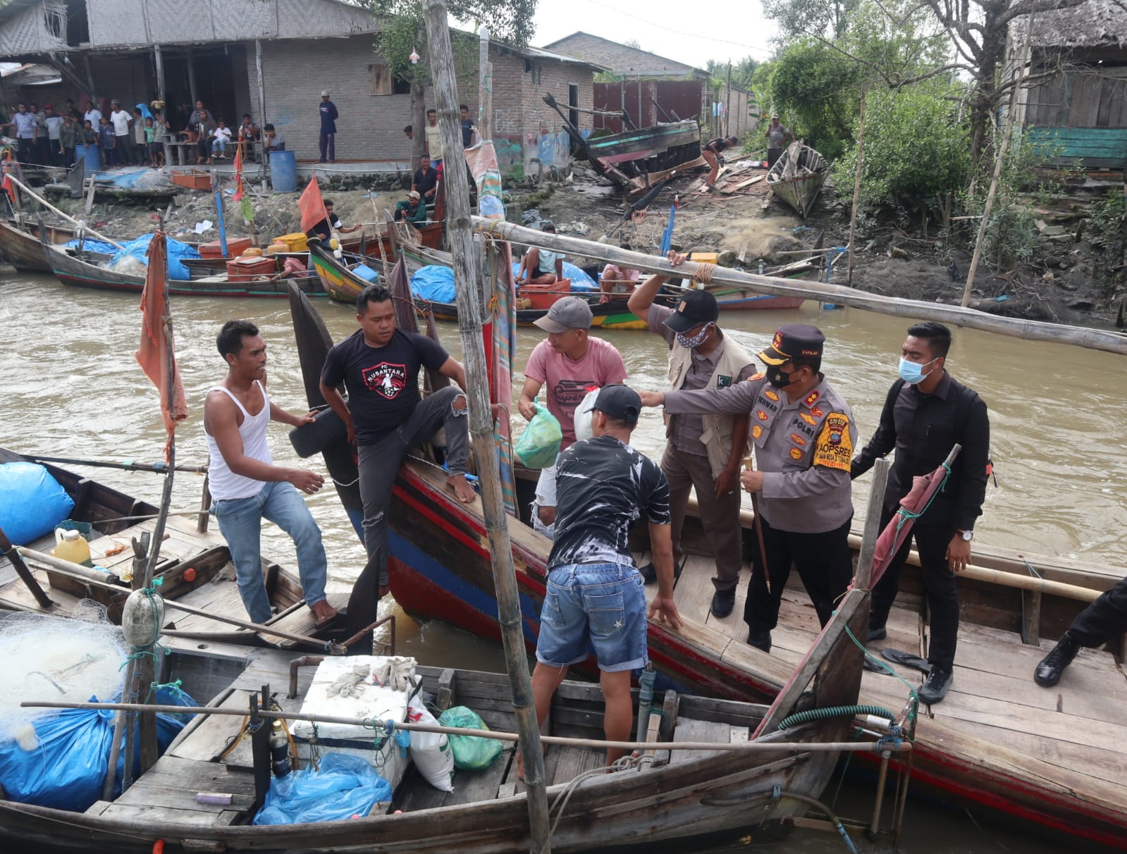 Usai Berikan Sembako Ke Nelayan Kapolres Batu Bara Santuni Keluarga Aisyah