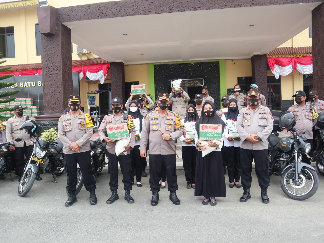 Kapolres Batu Bara Berikan Sembako Ke Personil Bhabinkamtibmas